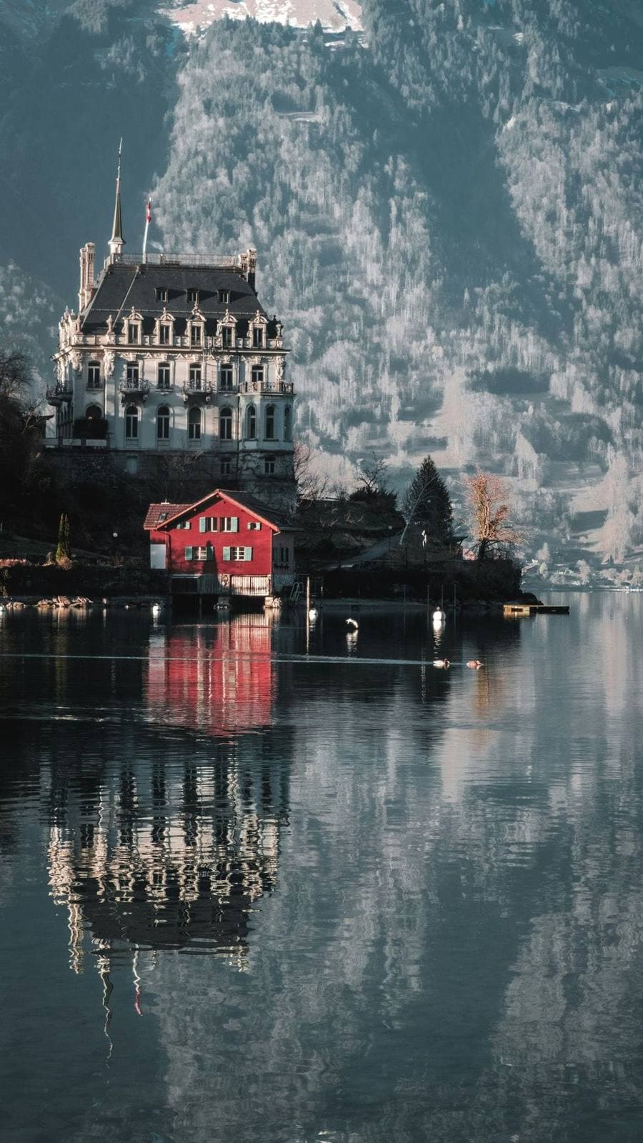 Schloss Seeburg am Brienzersee bei Iseltwald